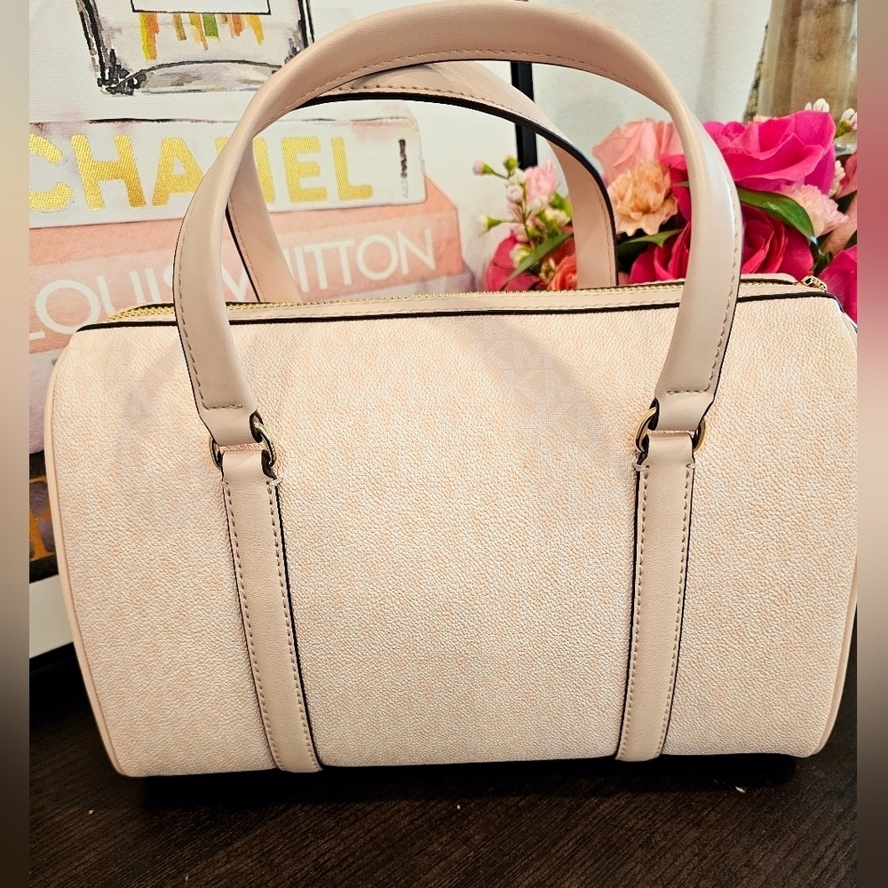 NWT. MICHAEL KORS Travel Medium Duffle Satchel Shoulder Bag. - Picture 3 of 7